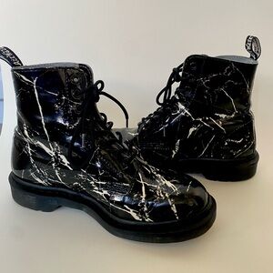 1460 Pascal Marble Dr Martens size 9